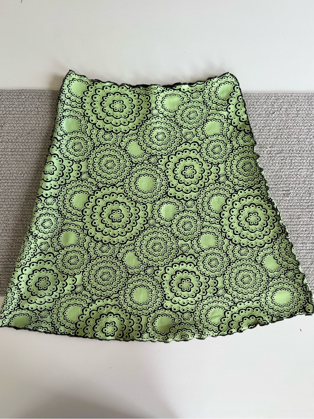 Vintage Y2K Haystacks Black Light Green A-Line Skirt Ruffle Hem Sz Medium